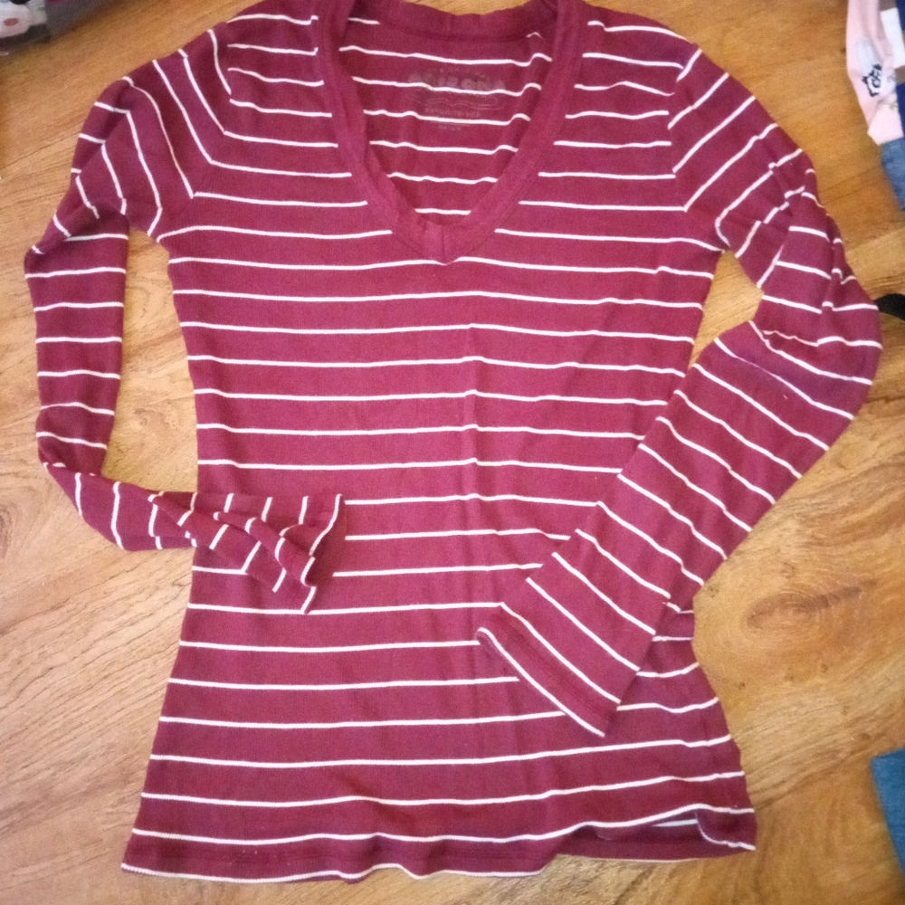 Arizona ribbed v-neck